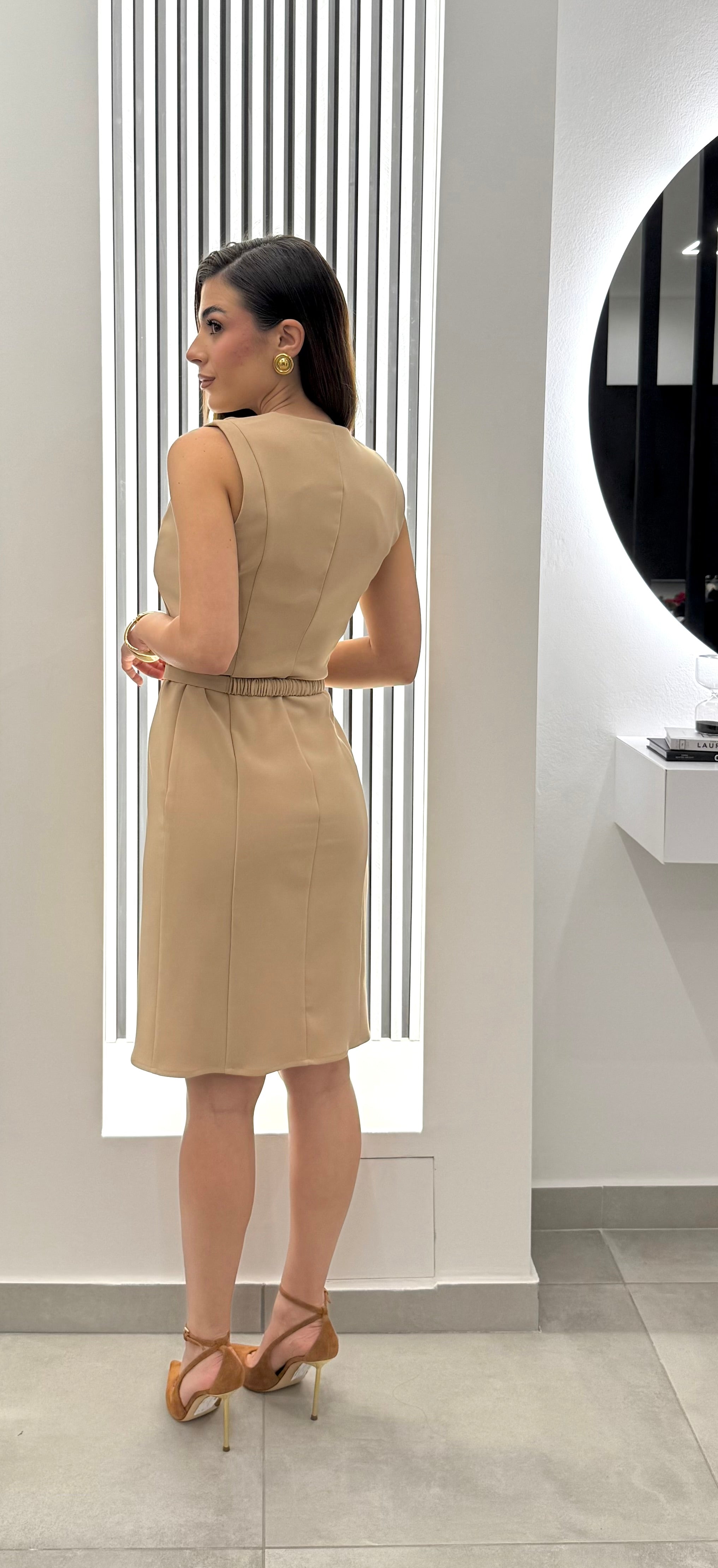 Koralline - Abito Smanicato con Cinturino