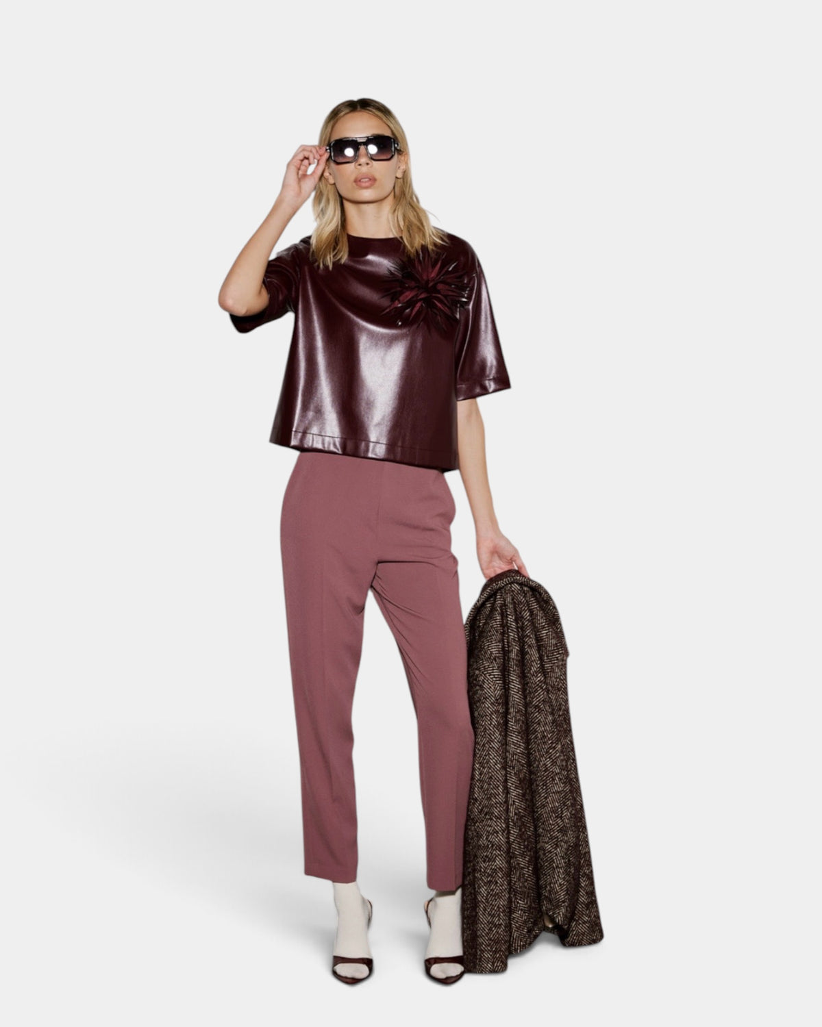 Dramée - Maglia in Ecopelle Bordeaux con Spilla