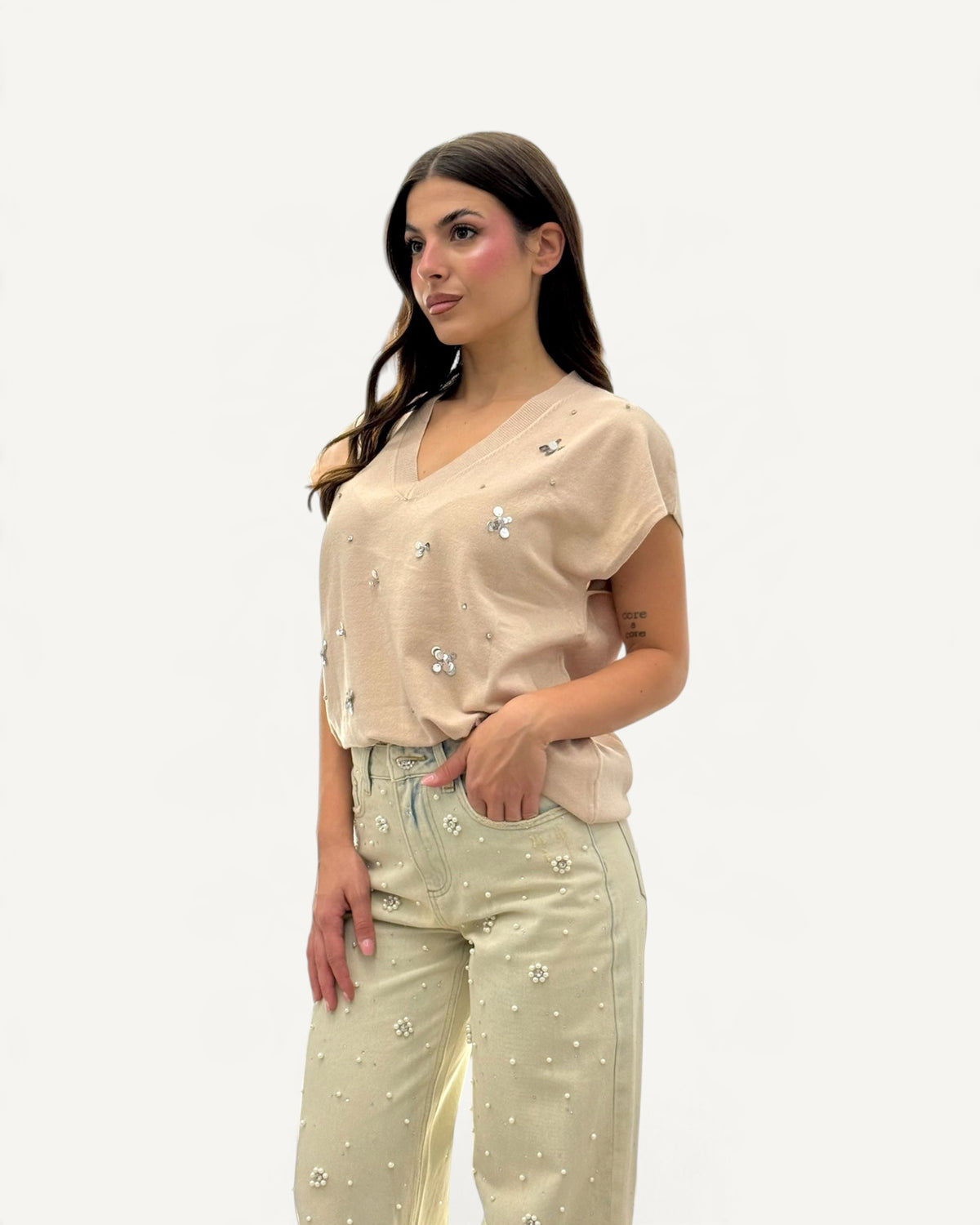 Koralline - Smanicato scollo a V con Applicazioni Beige