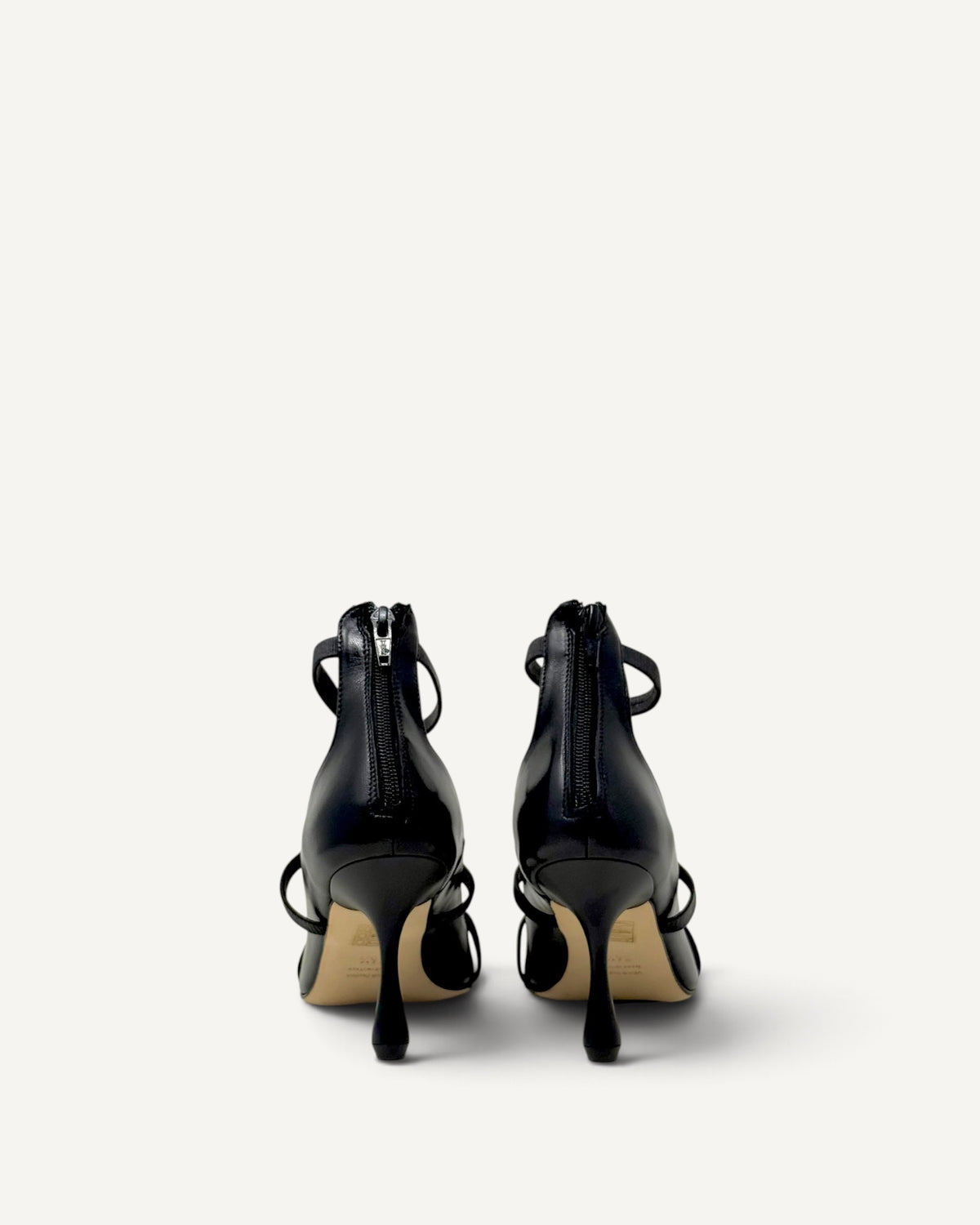 Anna F - Décolleté in Pelle Nera con Cinturini