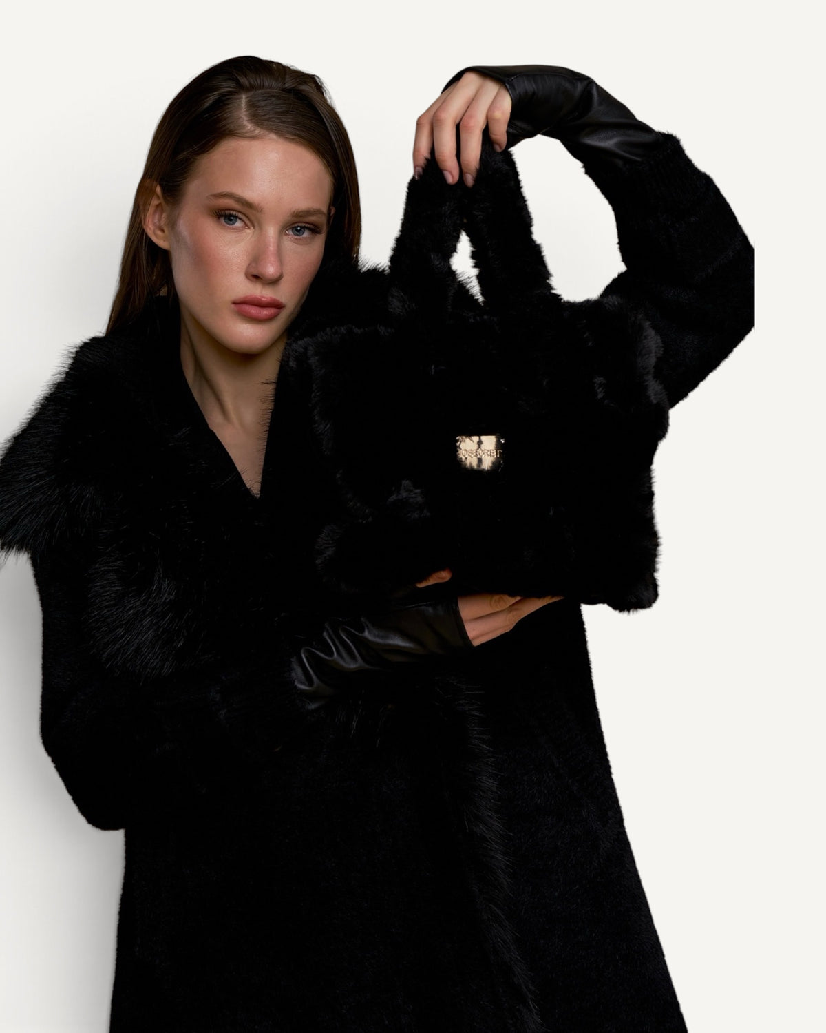 No Secrets - Tote Bag Simil Pelliccia Nera