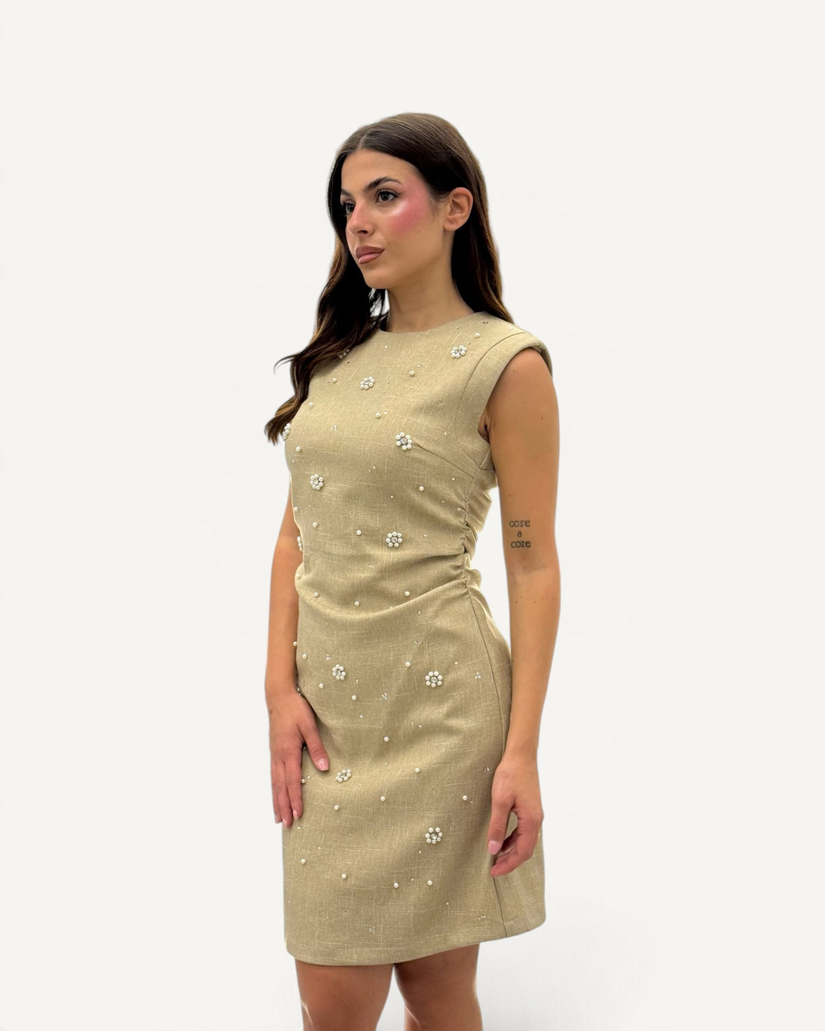 Koralline - Abito Corto Beige con Perle e Strass