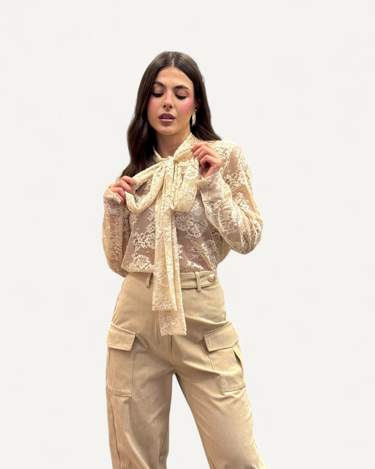 KikiSix - Camicia in Pizzo Beige con Fiocco