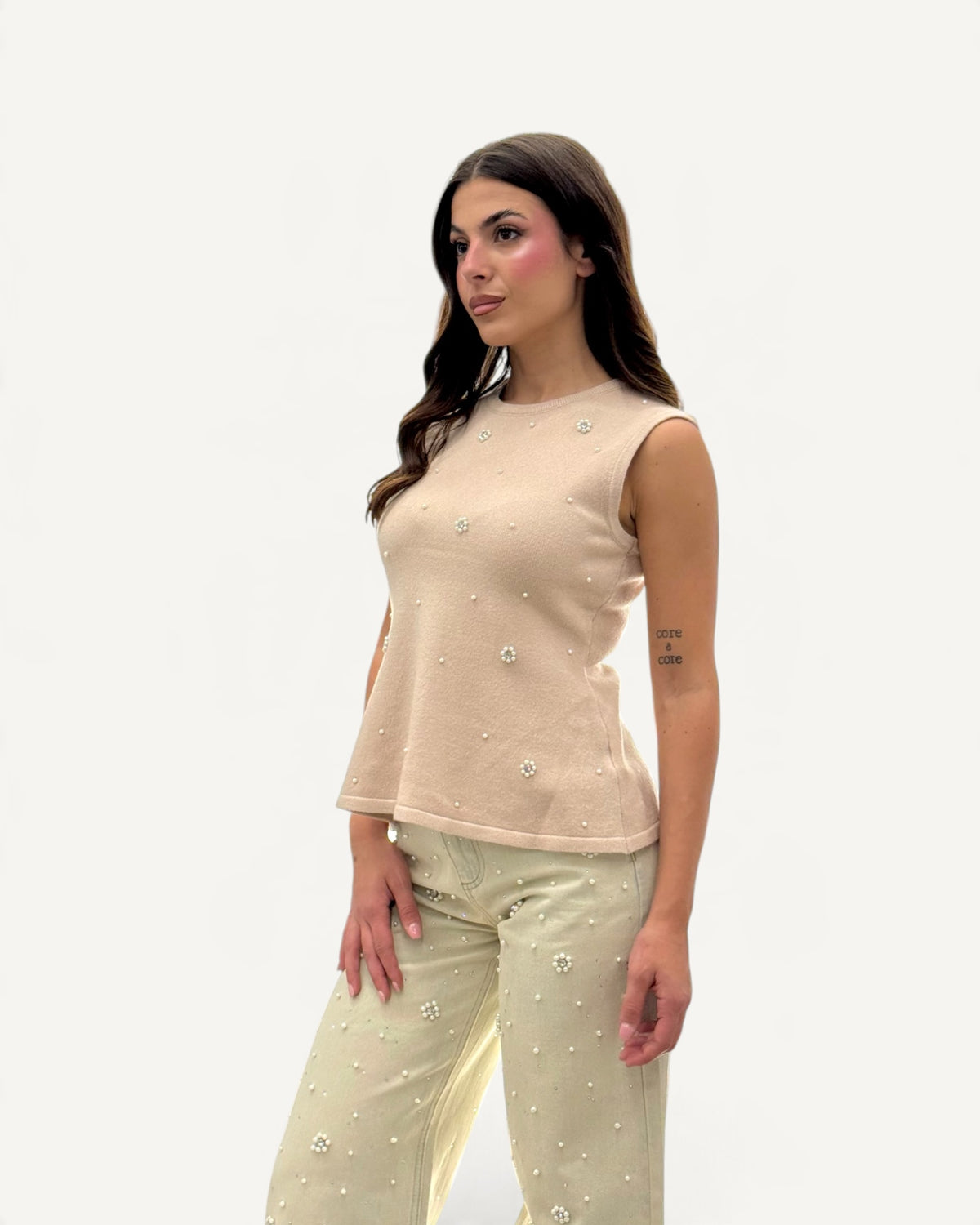 Koralline - Top Beige Girocollo con Perle e Strass