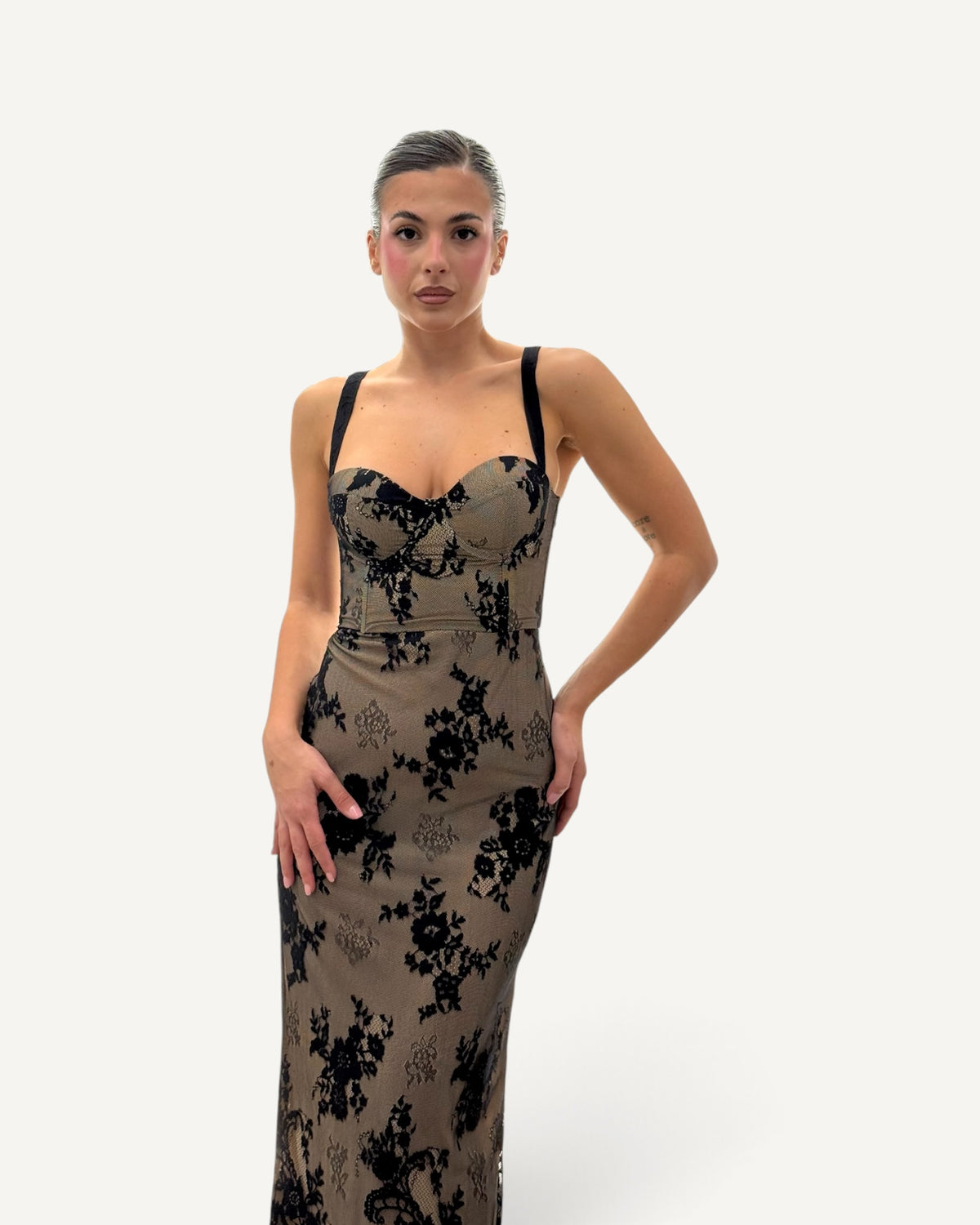 Silence Limited - Abito Lace lungo in pizzo nero e nude