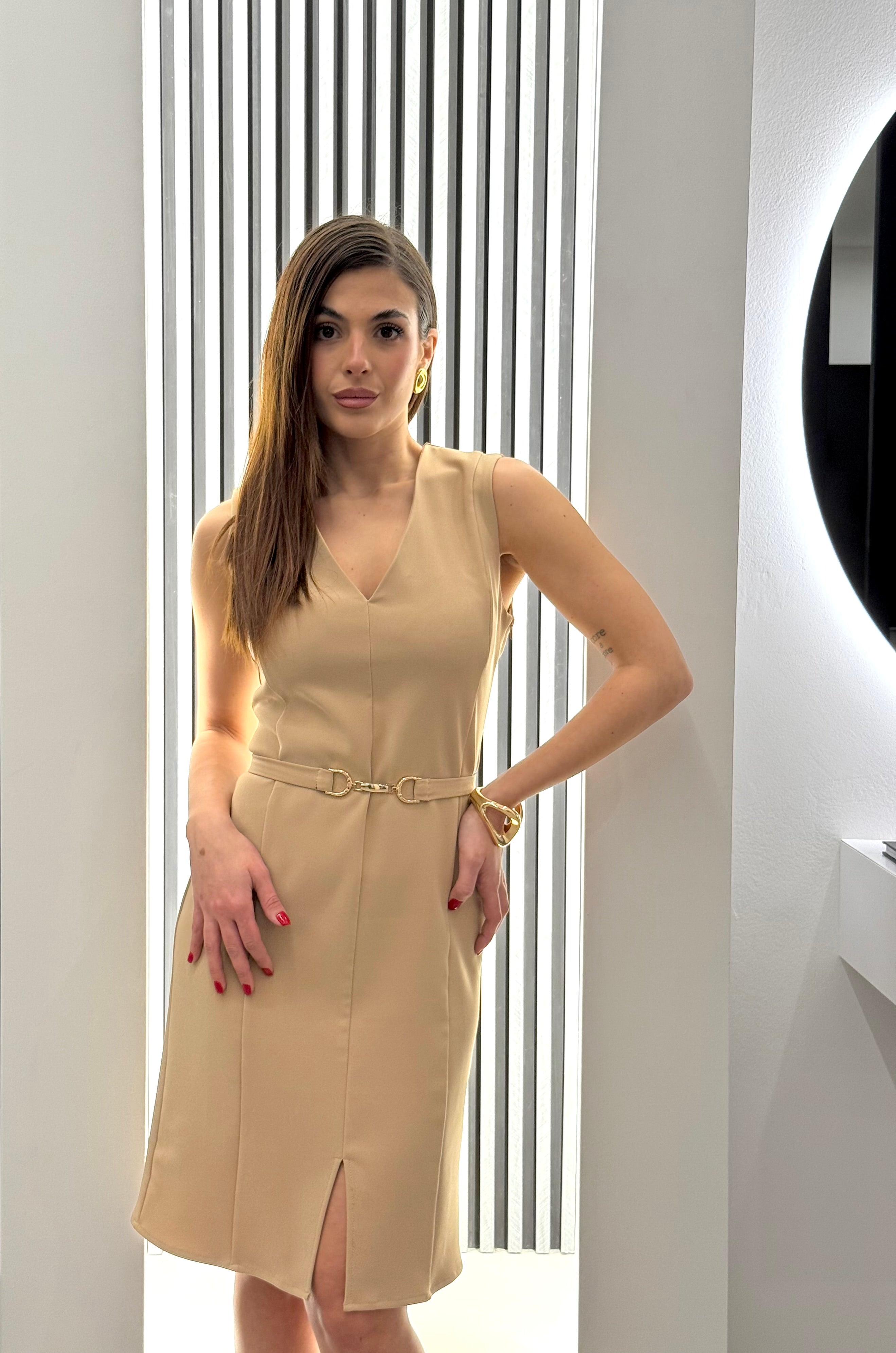 Koralline - Abito Smanicato con Cinturino