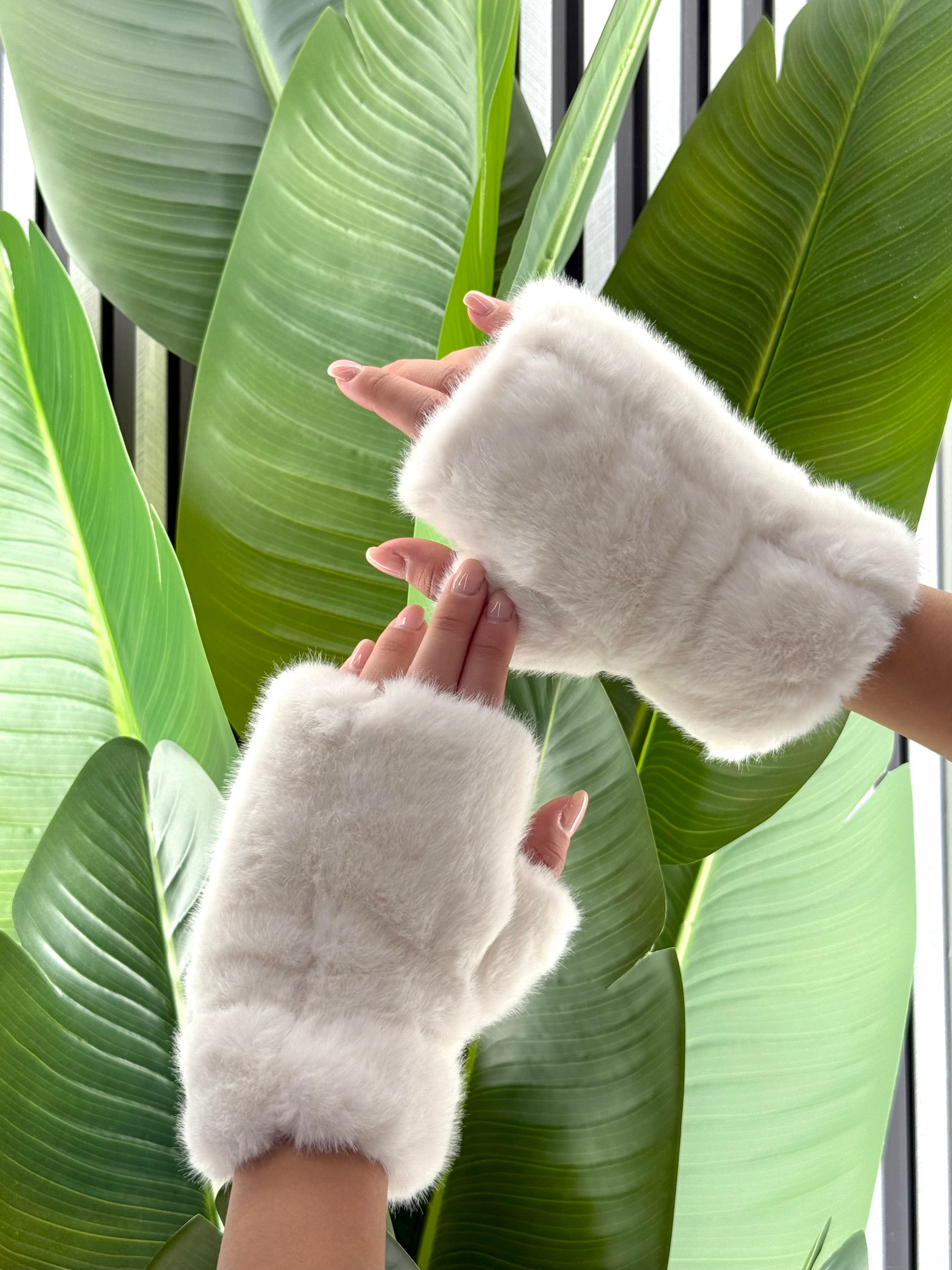 No Secrets - Guanti Faux Fur Latte