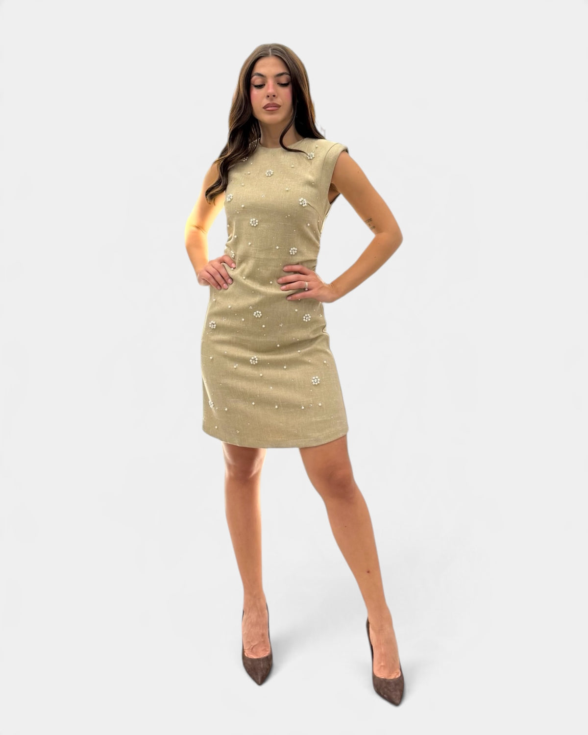 Koralline - Abito Corto Beige con Perle e Strass