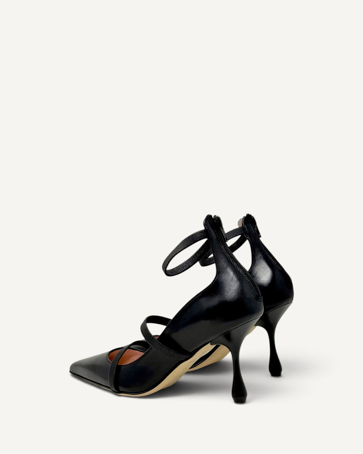 Anna F - Décolleté in Pelle Nera con Cinturini