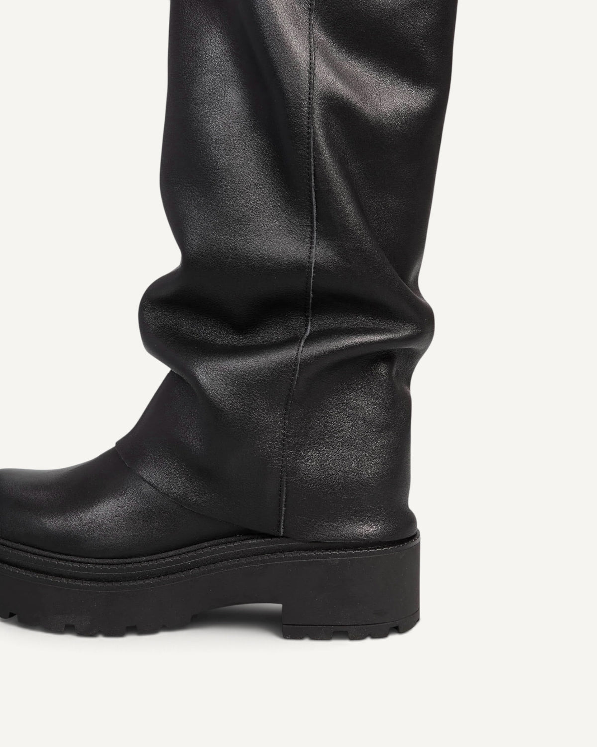 Ovyé - Stivale in Pelle Arricciato Nero